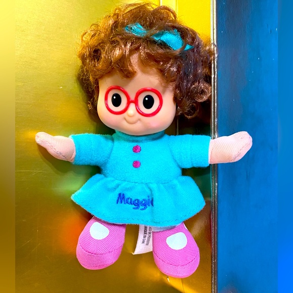 FISHER-PRICE LITTLE PEOPLE MAGGIE DOLL PLUSH VINTAGE 2004 5.5” - Picture 1 of 10